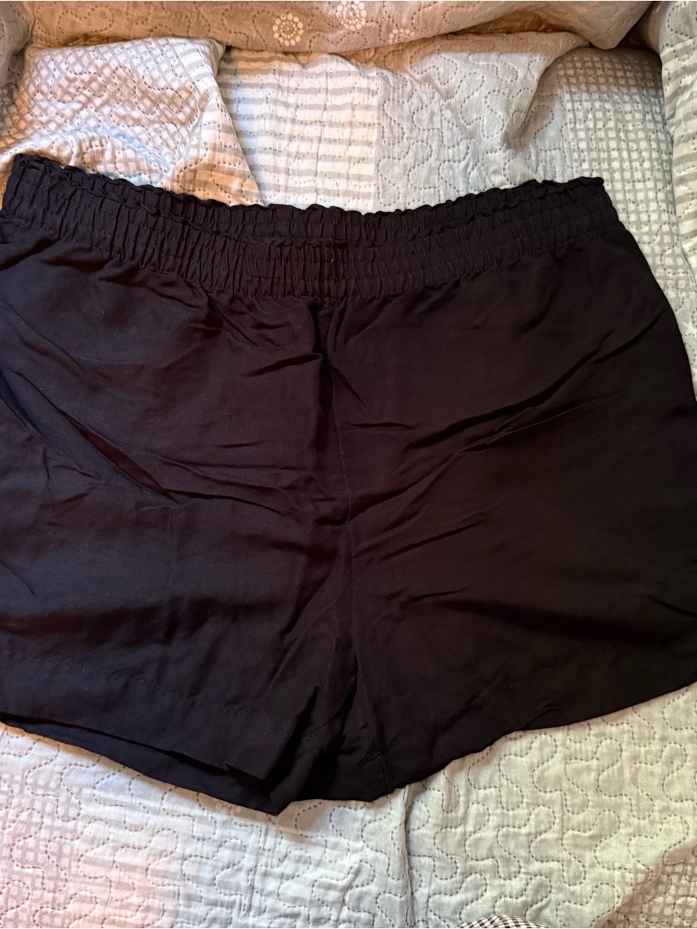 Women's Black Elastic-Waist Linen Shorts